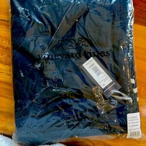 Navy vineyard vines fleece blanket never used